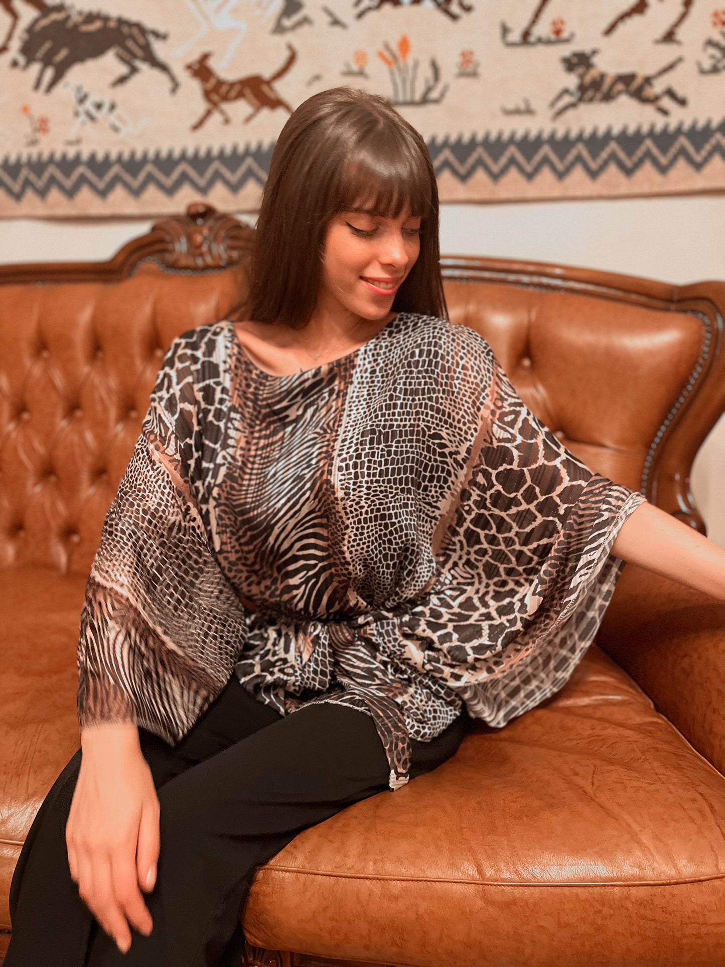 Blouse with knot and animalier bat sleeves